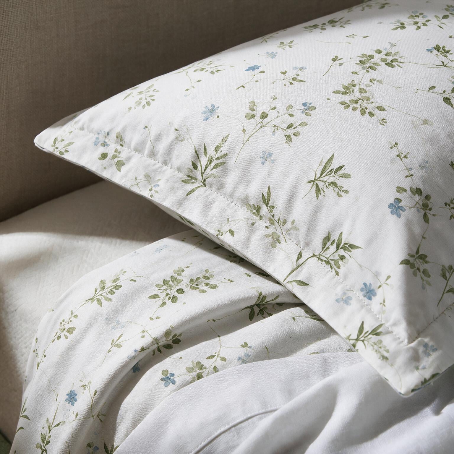 Brins de fleurs sauvages olive (Olive Wildflower Sprigs) – Parure de draps